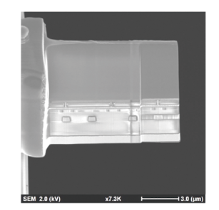 図7 TEM 試料(上部がSi 基板)