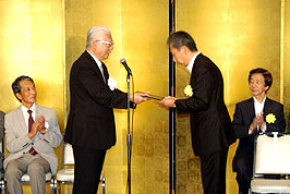 Mr. Hisayoshi Kobayashi (President of Riken Keiki Co., LTD.) received the certification