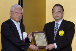 Mr. Yasuyuki Nishimura (Sakura Finetek Japan Co., Ltd.) received the certification(No. 52)
